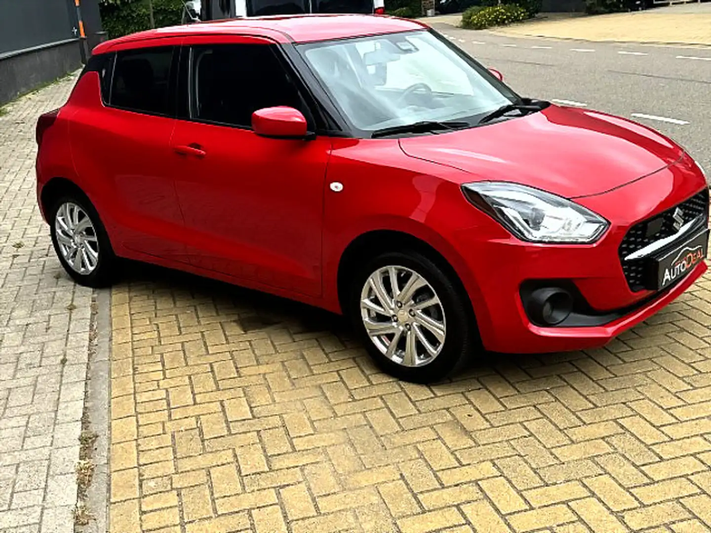 Suzuki Swift 1.2 Select Smart Hybrid Aut Rood - 2