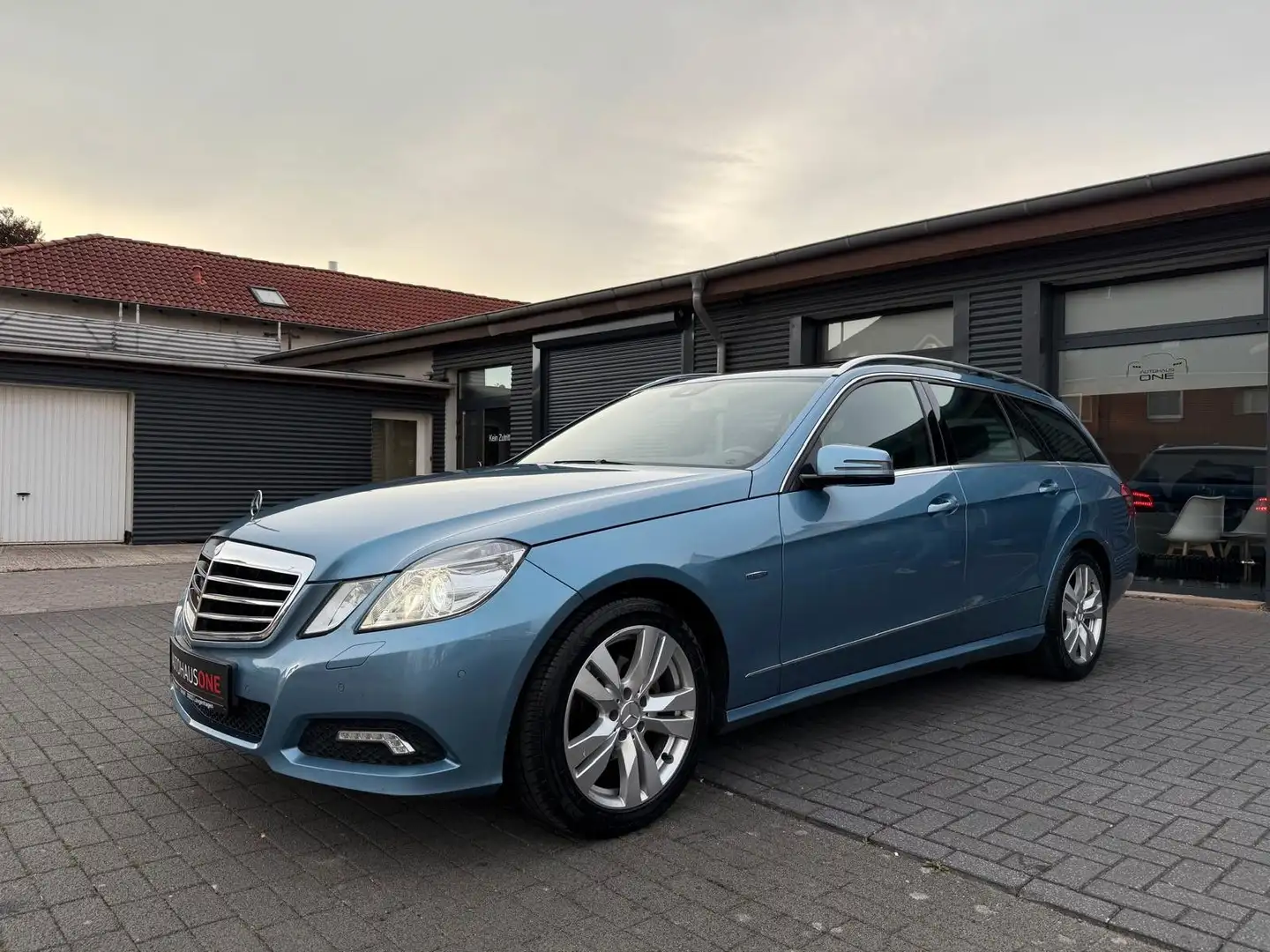 Mercedes-Benz E 220 CDI T  Avantgarde SHD/2HAND/AHK Blau - 2