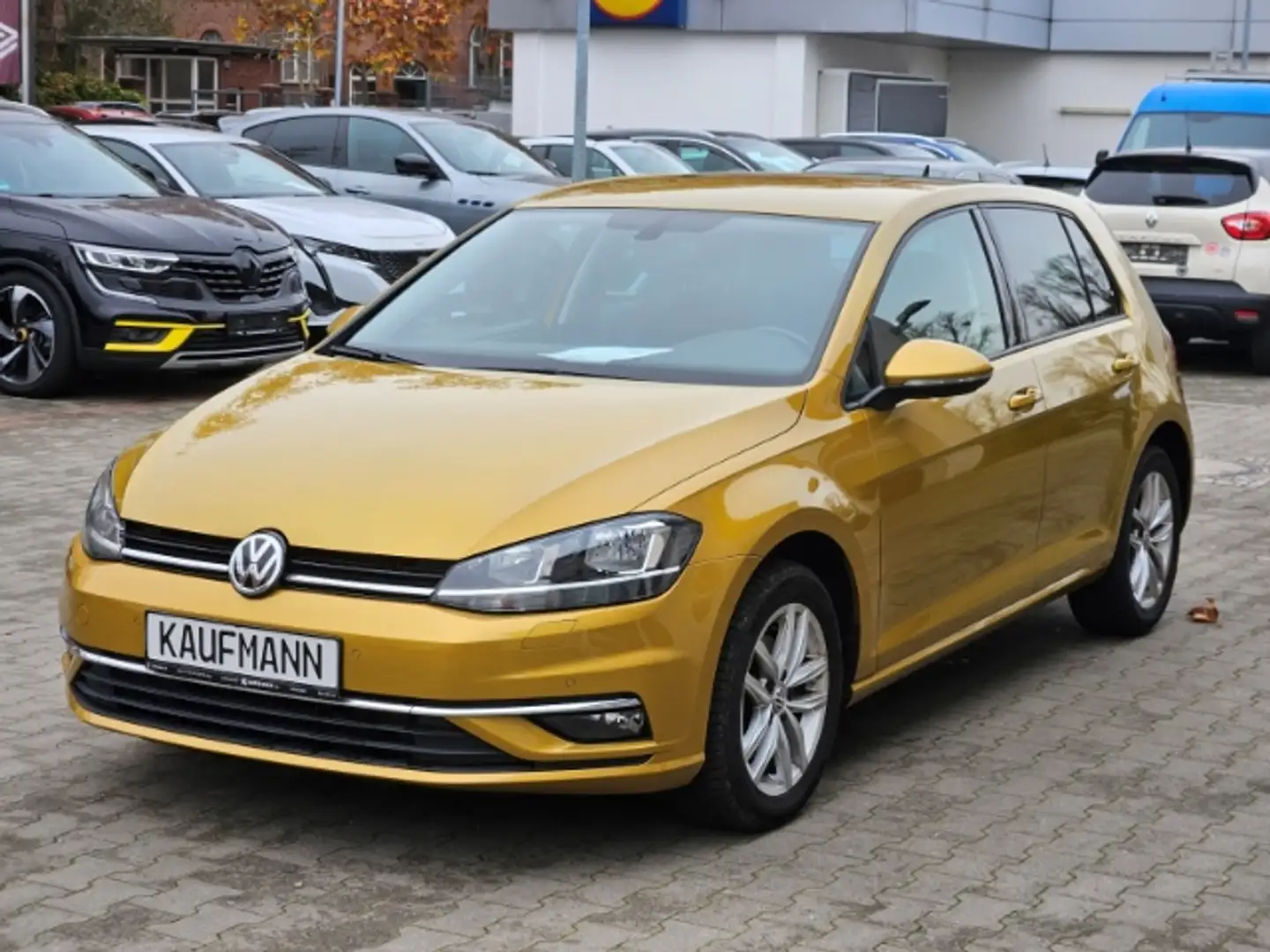 Volkswagen Golf VII Comfortline BMT Start-Stopp Jaune - 1