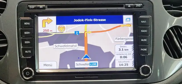 Volkswagen Tiguan view 13