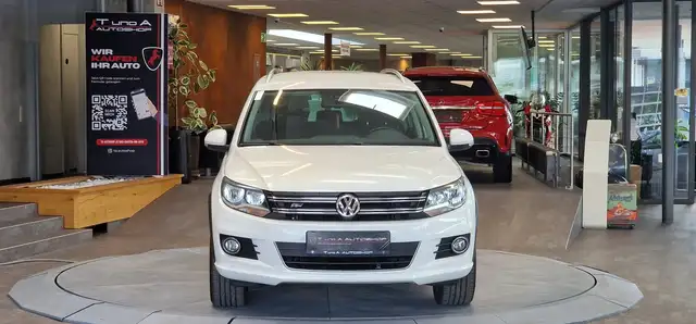 Volkswagen Tiguan view 2