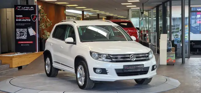 Volkswagen Tiguan view 3