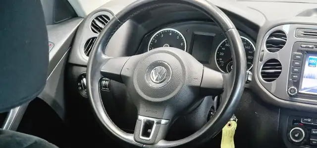 Volkswagen Tiguan view 12