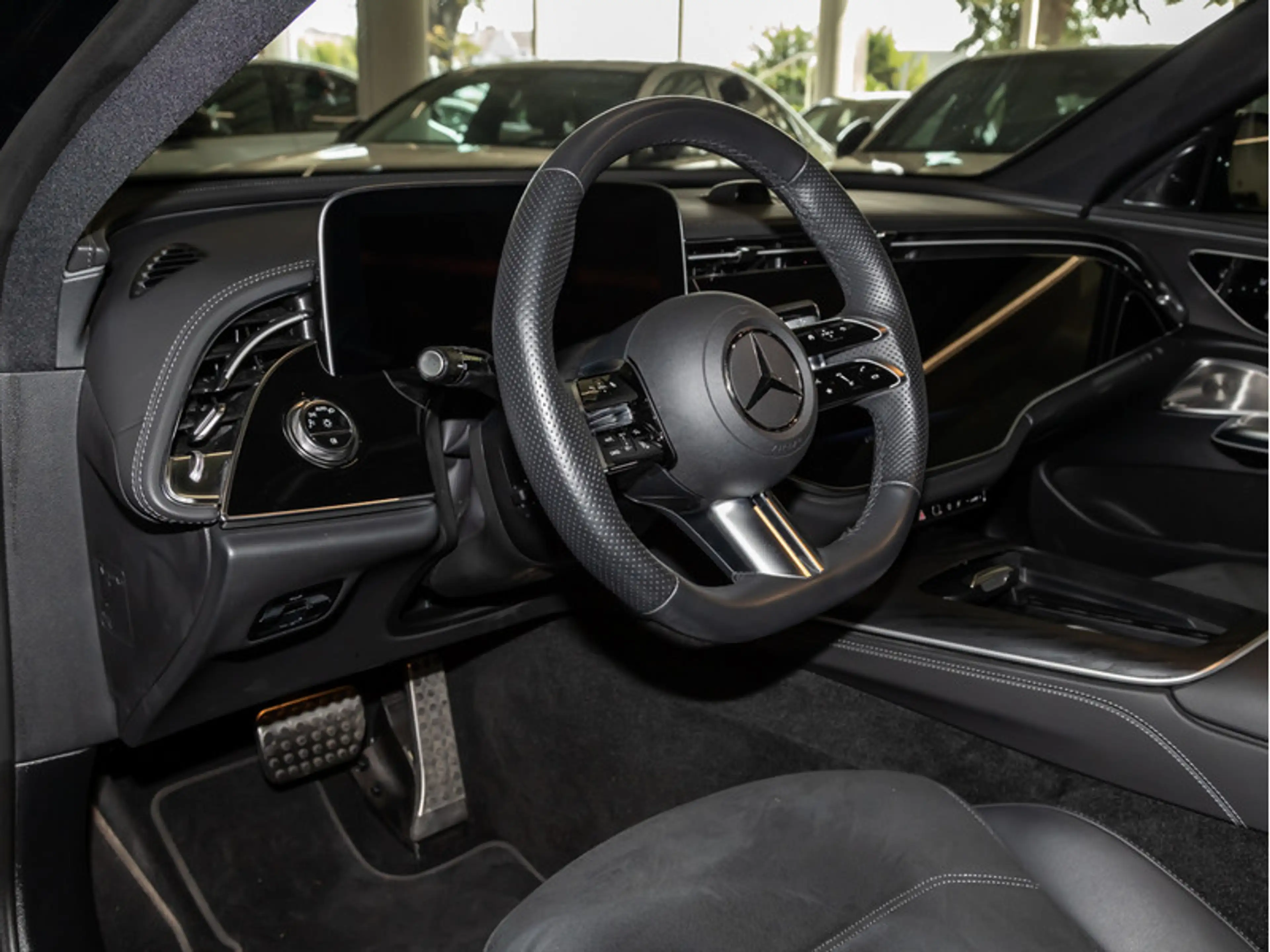 Mercedes-Benz E 220 d 4M AMG-Sport/Super/Pano/Burm/AHK/Night — photo 12