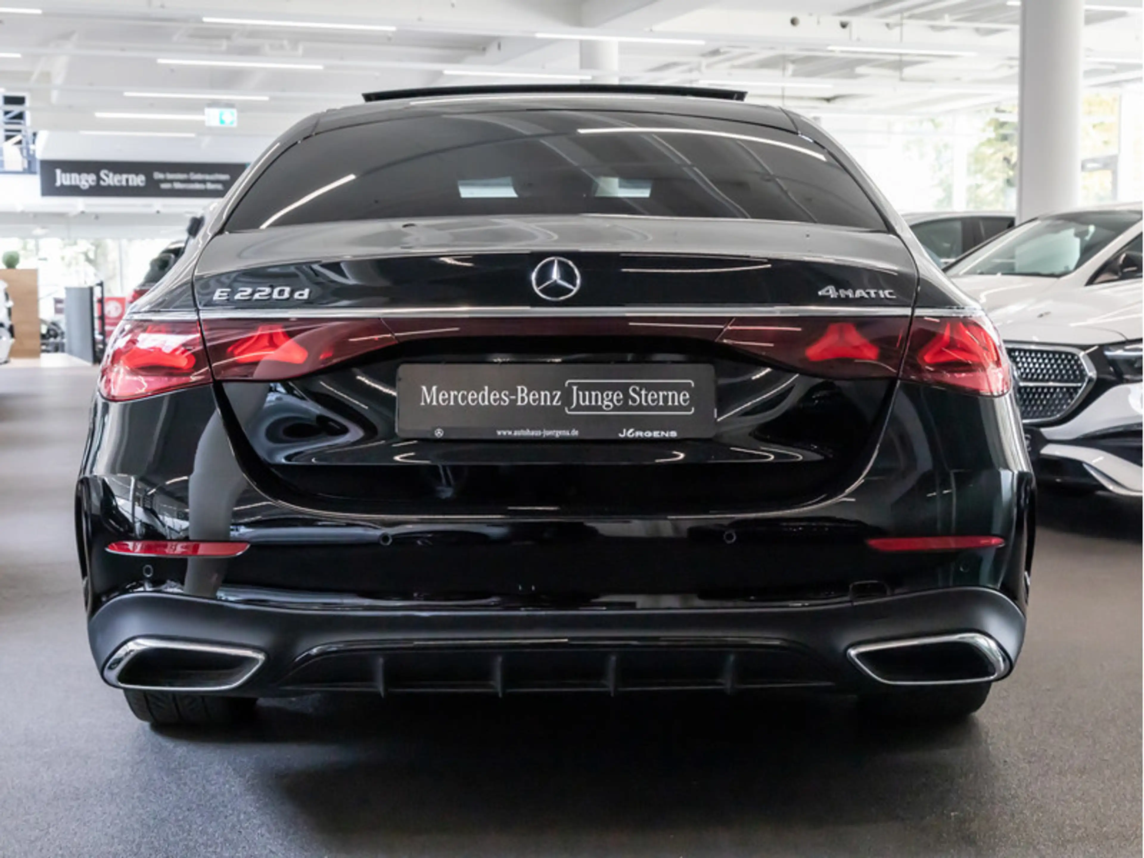 Mercedes-Benz E 220 d 4M AMG-Sport/Super/Pano/Burm/AHK/Night — photo 5