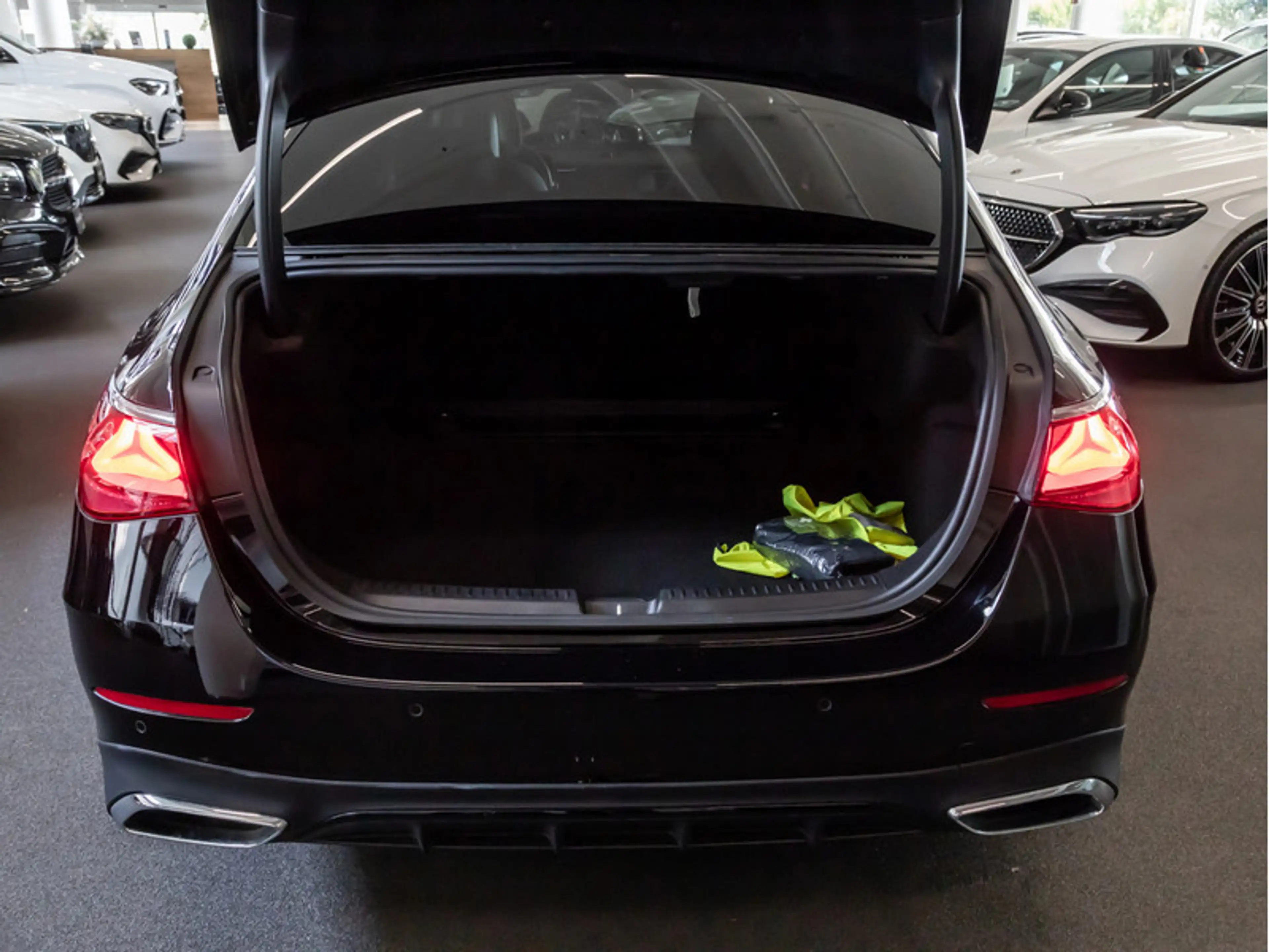 Mercedes-Benz E 220 d 4M AMG-Sport/Super/Pano/Burm/AHK/Night — photo 6