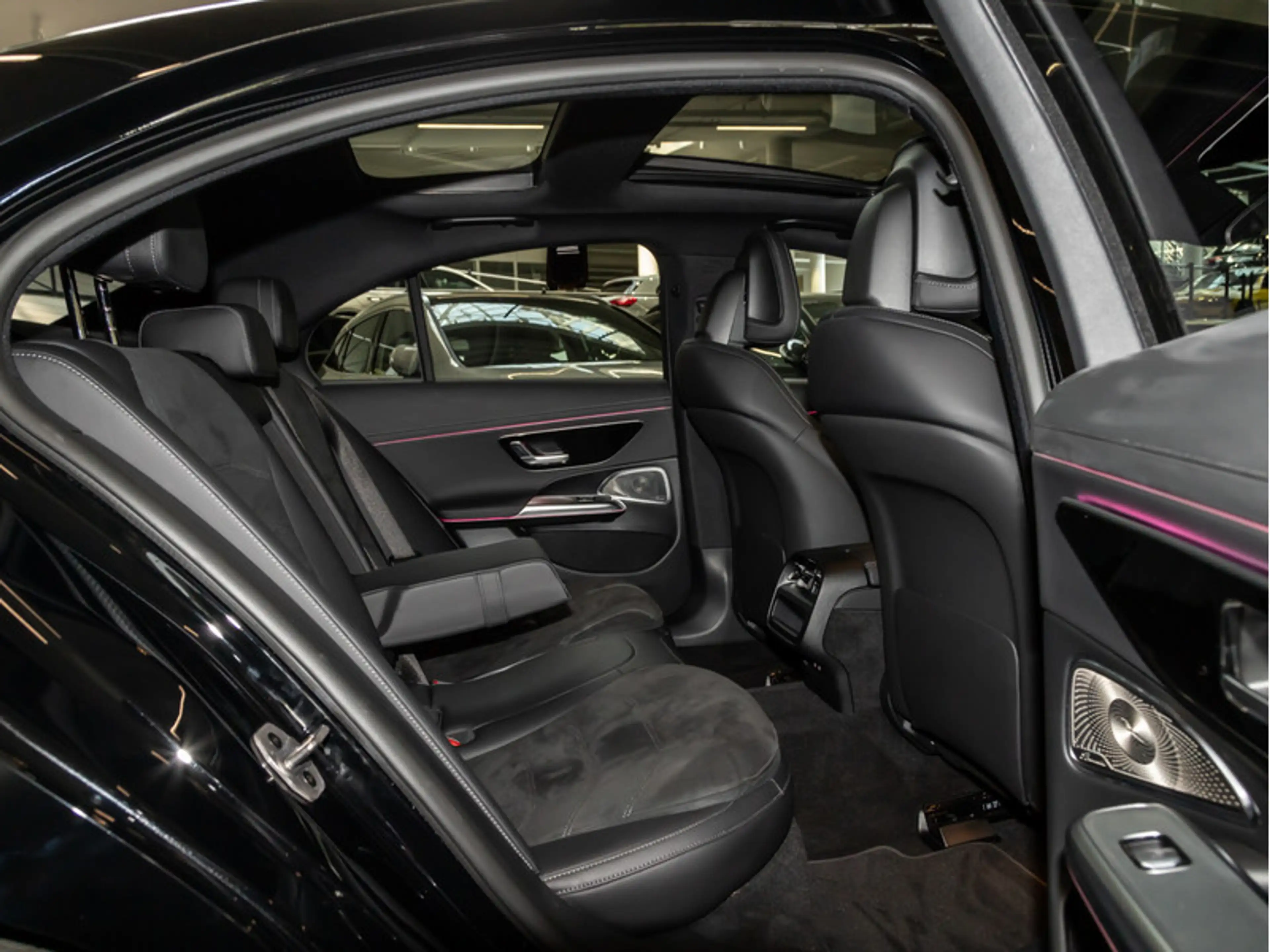 Mercedes-Benz E 220 d 4M AMG-Sport/Super/Pano/Burm/AHK/Night — photo 9