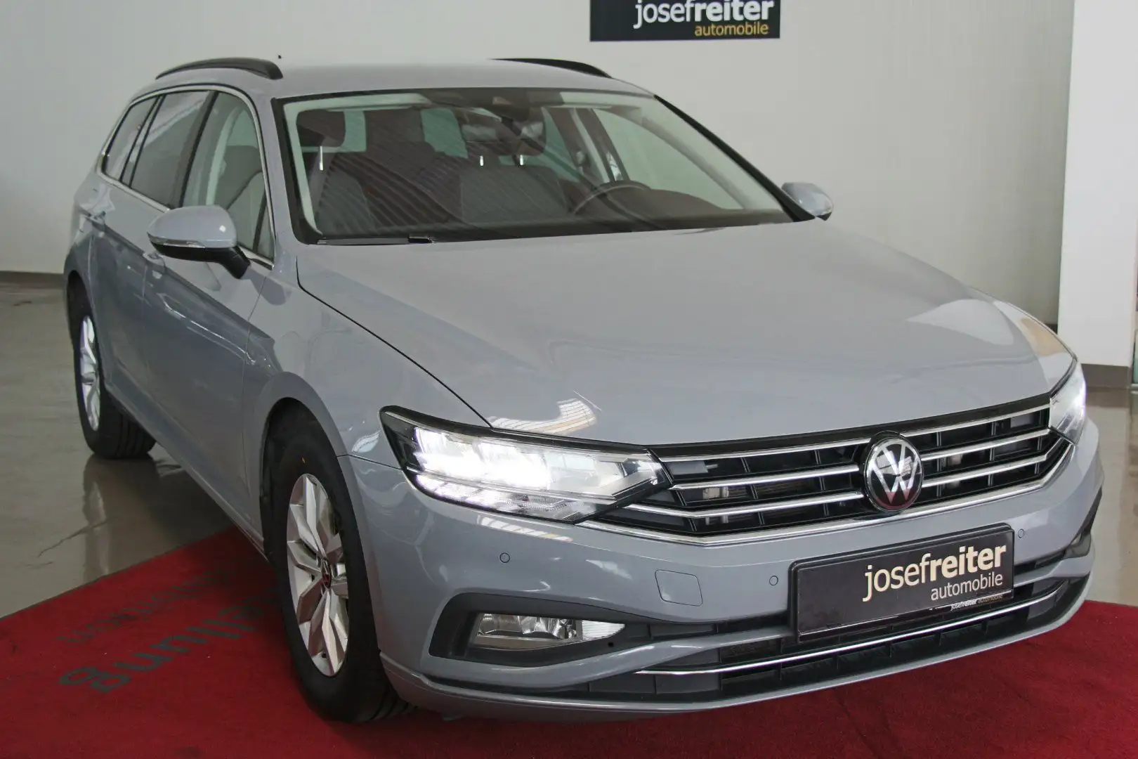 Volkswagen Passat Variant 2.0 TDI Business DSG AHK/NAVI/KAMERA Grau - 1