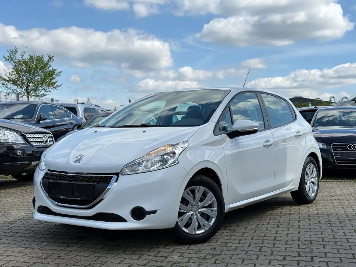 Peugeot 208 Active TÜV neu PDC Allwetter Bluetooth Klima Weiß - 1