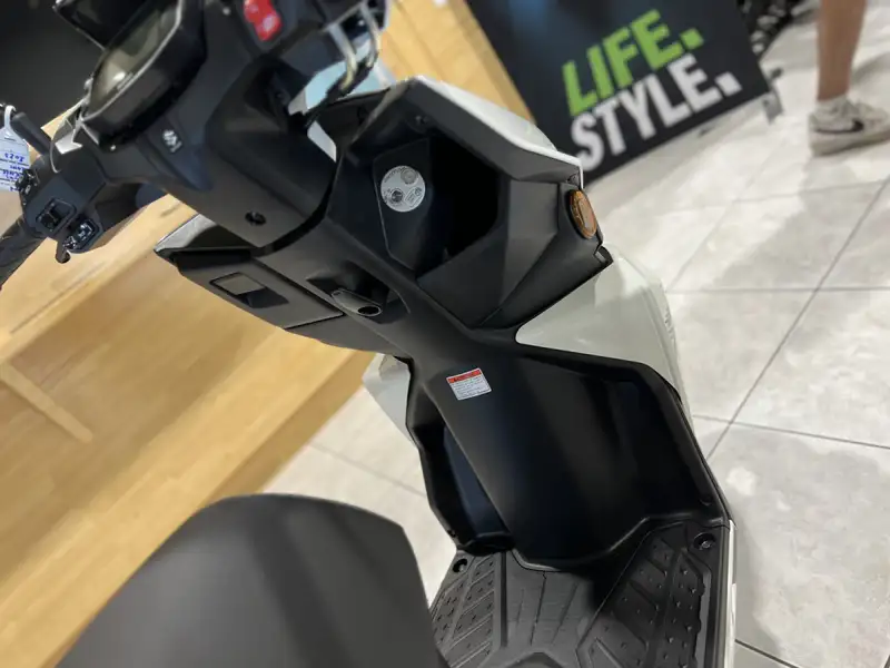 Suzuki Avenis 125 - foto 5