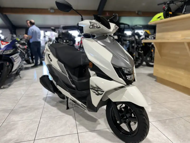 Suzuki Avenis 125 - foto 6