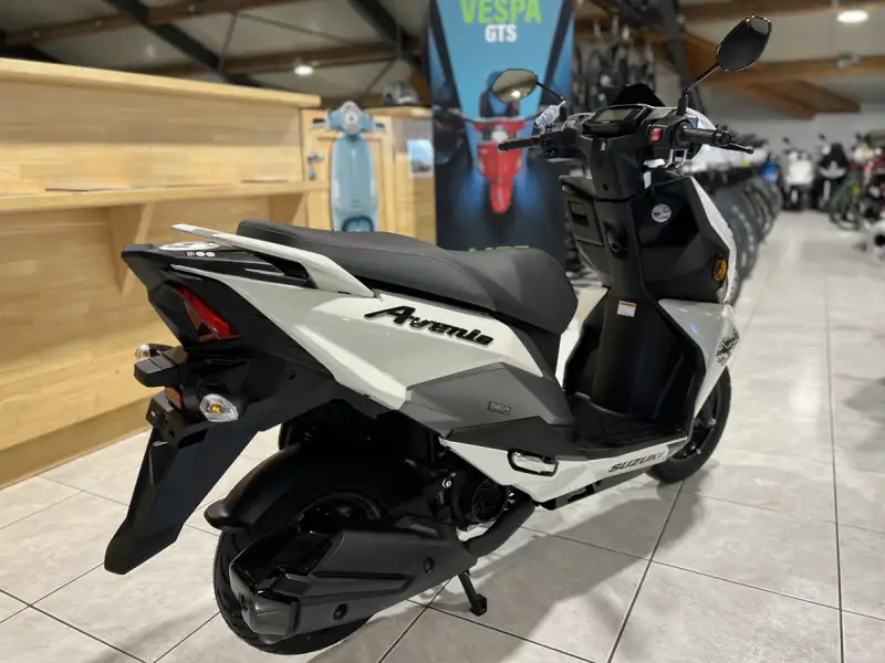 Suzuki Avenis 125 - foto 3