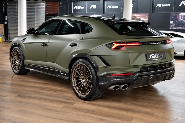 Lamborghini Urus view 14