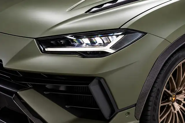 Lamborghini Urus view 15