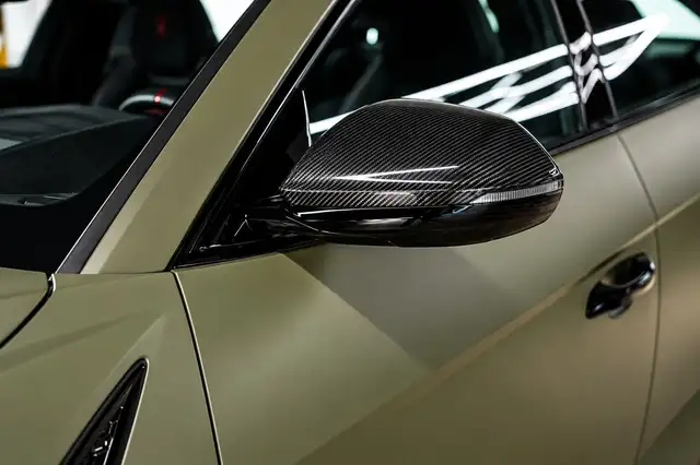 Lamborghini Urus view 4