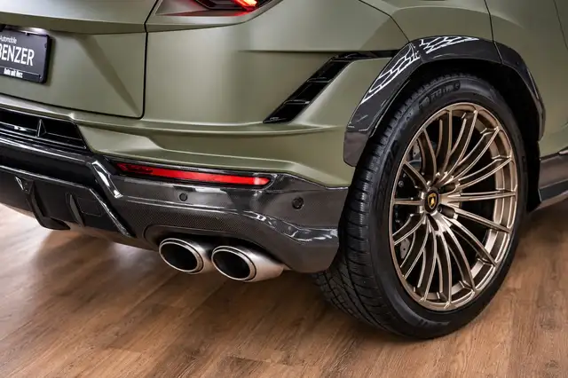 Lamborghini Urus view 10
