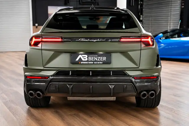 Lamborghini Urus view 12