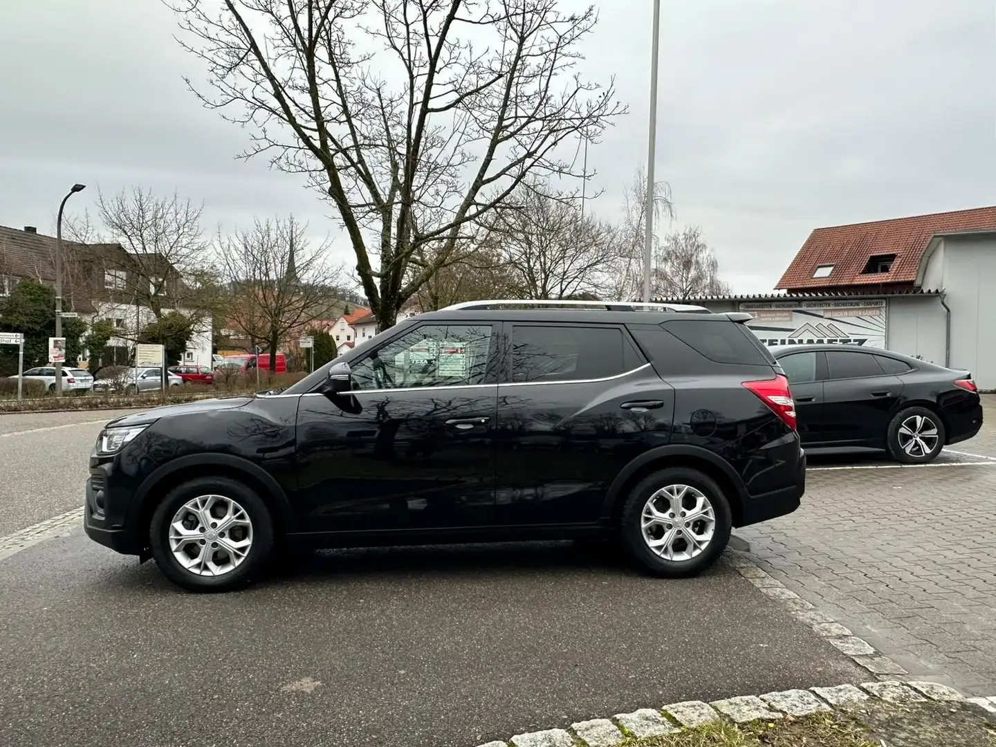 SsangYong XLV Tivoli Gran Schwarz - 2