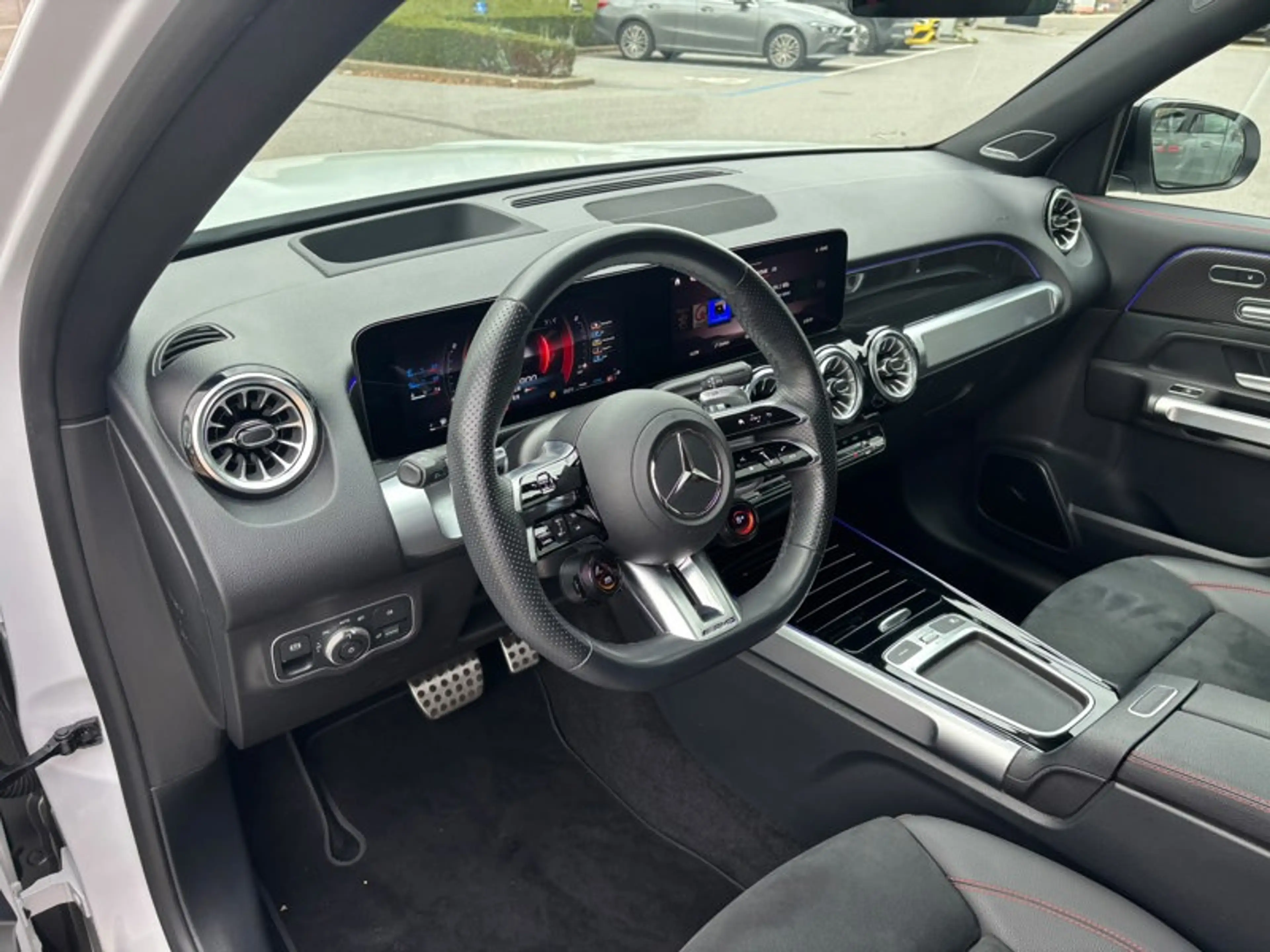 Mercedes-Benz GLB 35 AMG 4MATIC 7 Places Attelage — photo 3