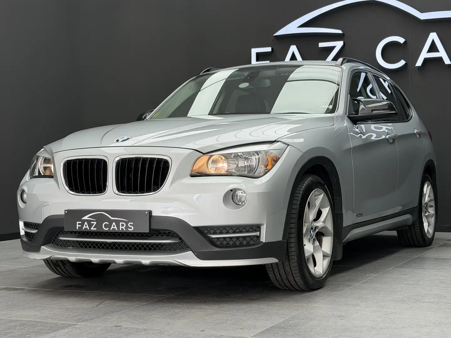 BMW X1 2.0 d sDrive16 * 1ER PROP + CUIR + CLIM + JANTES * Gris - 2