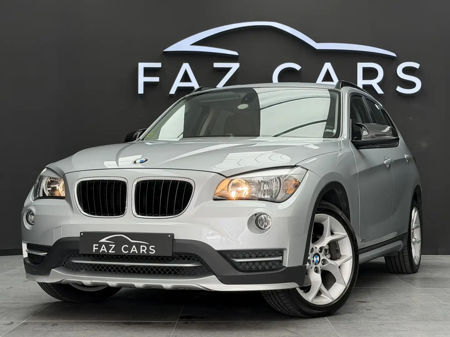 BMW X1 2.0 d sDrive16 * 1ER PROP + CUIR + CLIM + JANTES * Gris - 1
