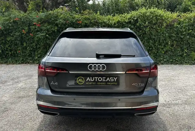 Audi A4 view 4