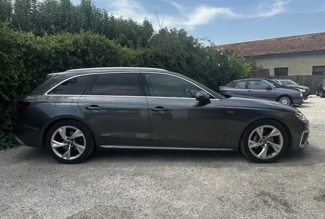 Audi A4 view 8