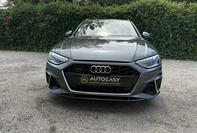 Audi A4 view 12