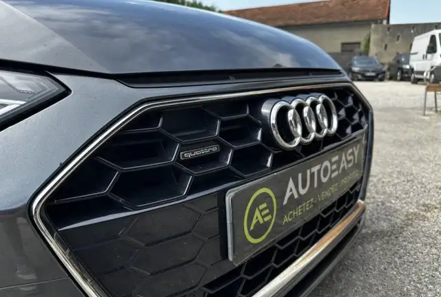 Audi A4 view 11