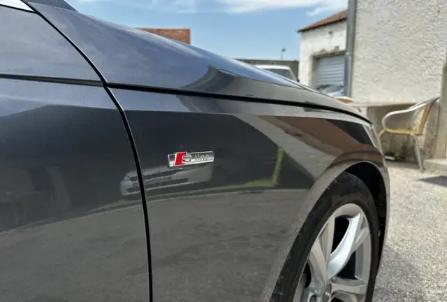 Audi A4 view 9