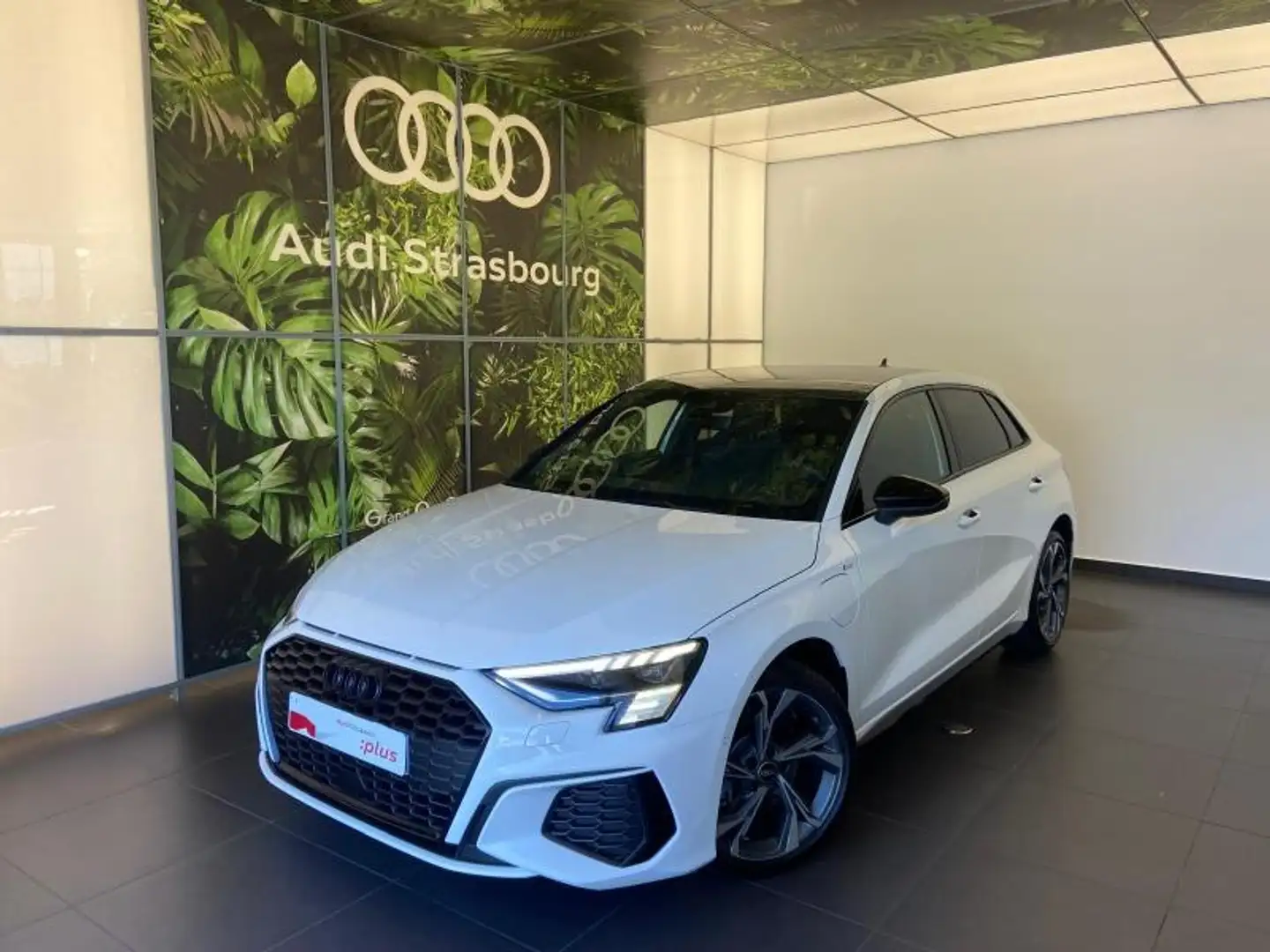 Audi A3 40 TFSI e 204ch S line S tronic 6 Blanc - 1