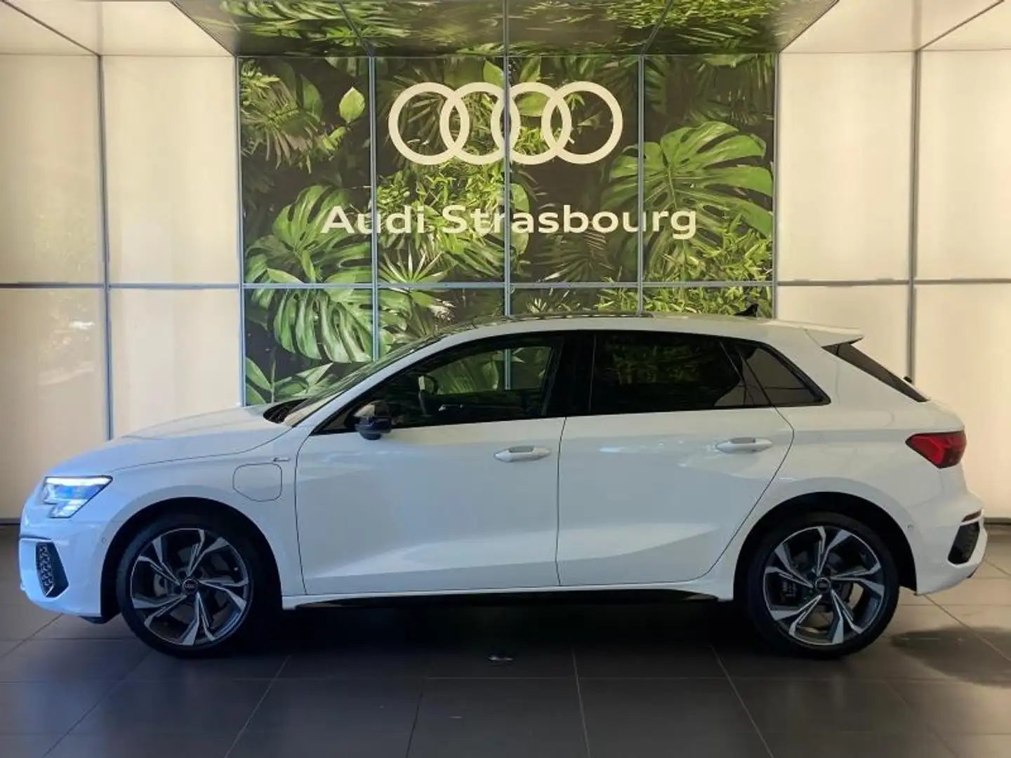 Audi A3 40 TFSI e 204ch S line S tronic 6 Blanc - 2