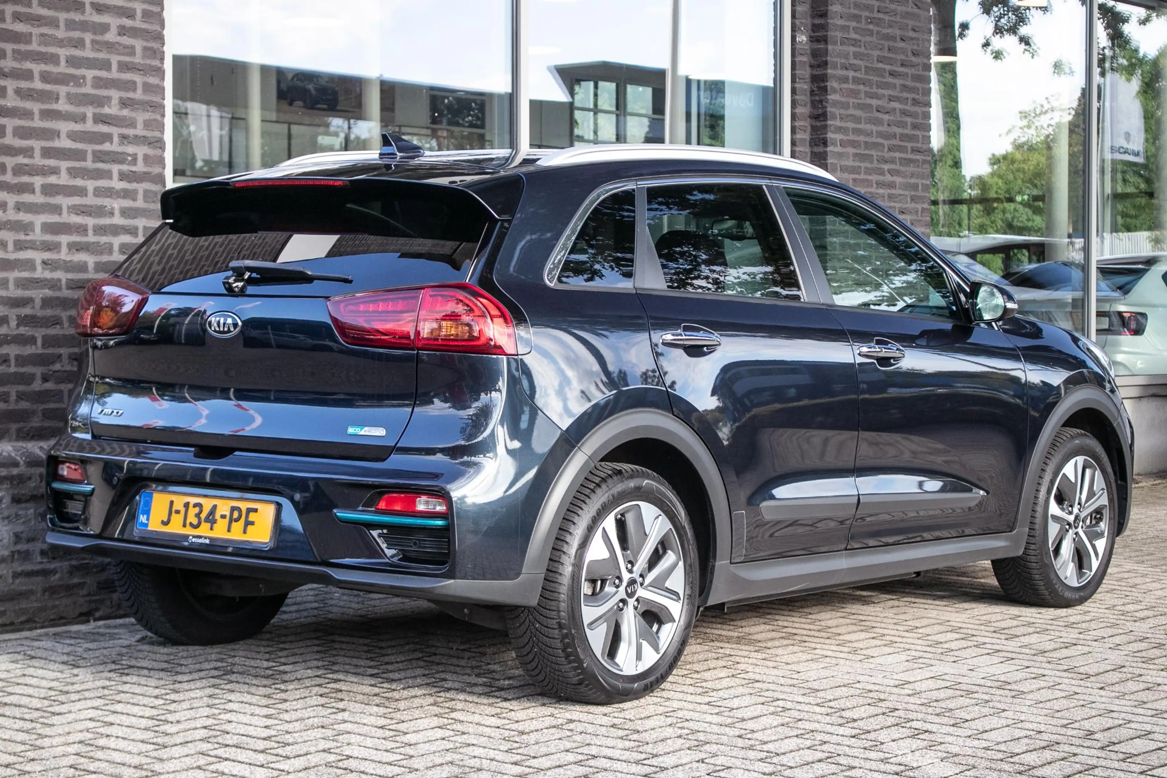 Kia e-Niro ExecutiveLine 64 kWh - 3 Fase | Leer | JBL Audio — photo 2