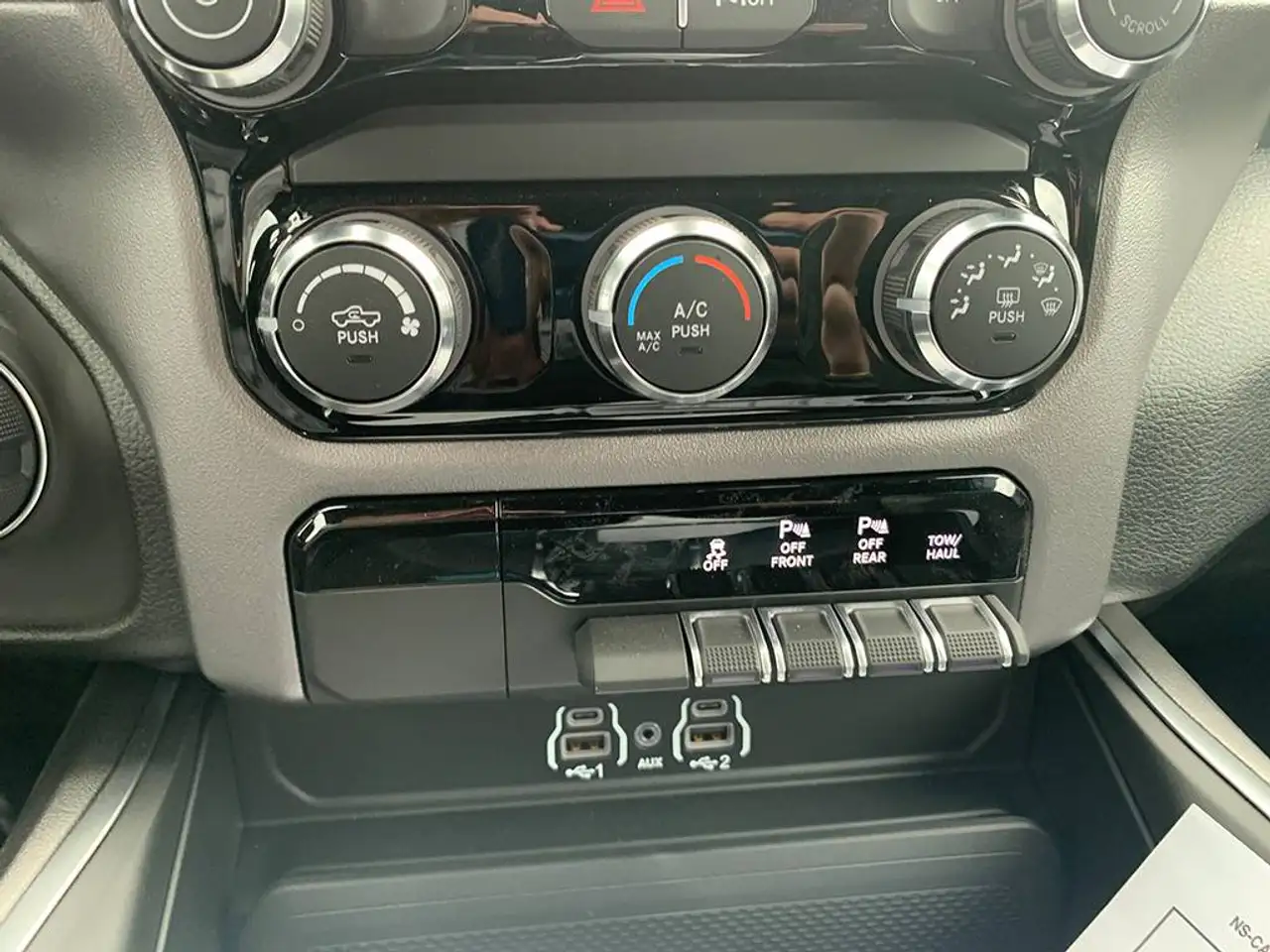 RAM 1500 снимка RAM 1500