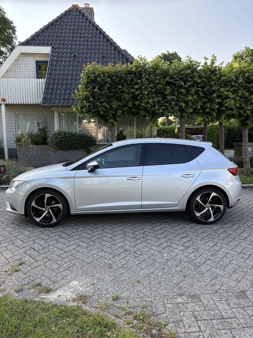 SEAT Leon 1.2 TSI Style Grijs - 2