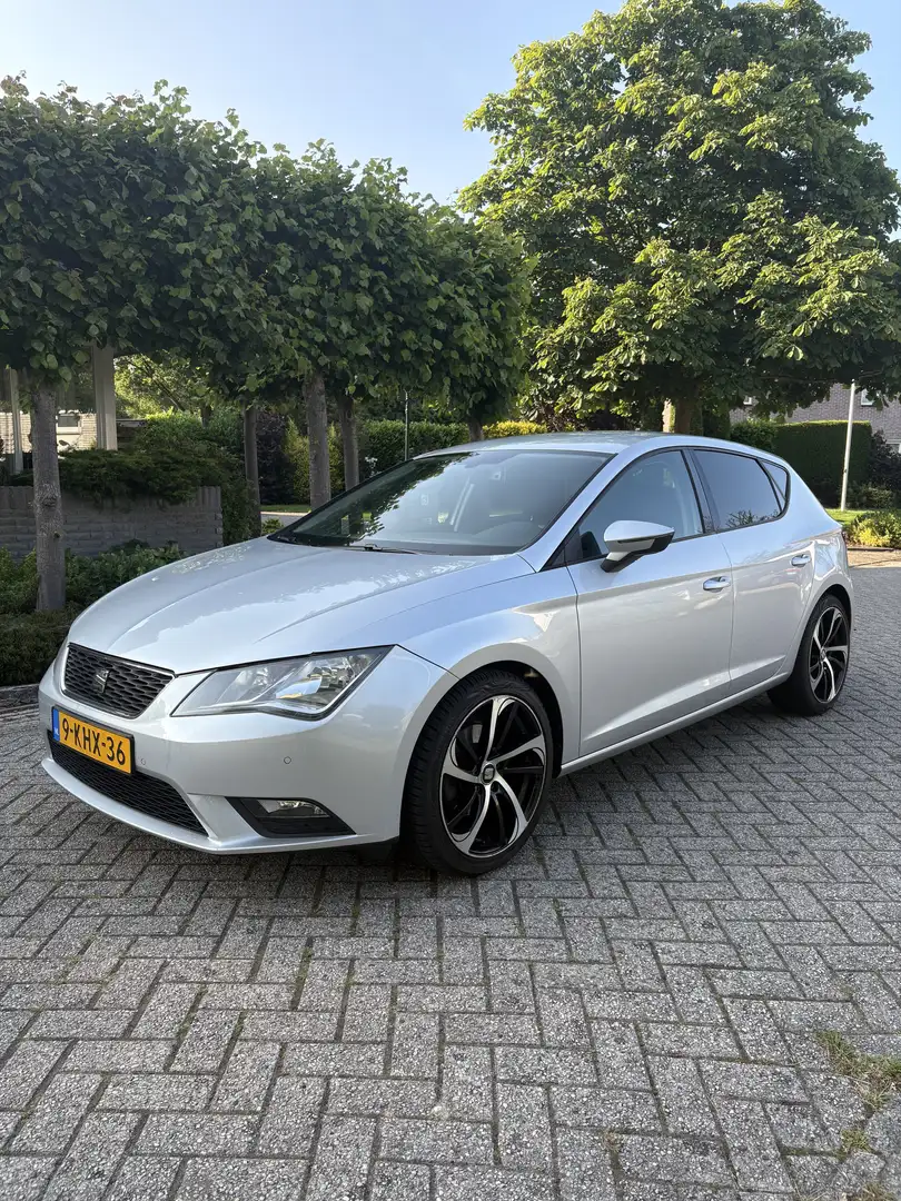 SEAT Leon 1.2 TSI Style Grijs - 1