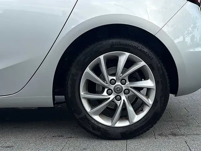 Opel Astra view 9