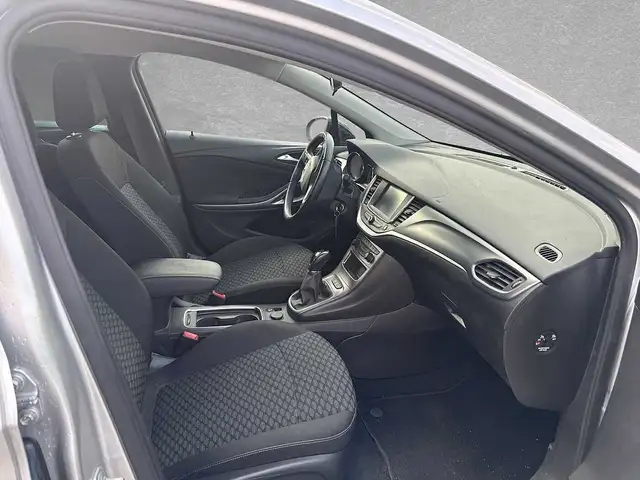Opel Astra view 3