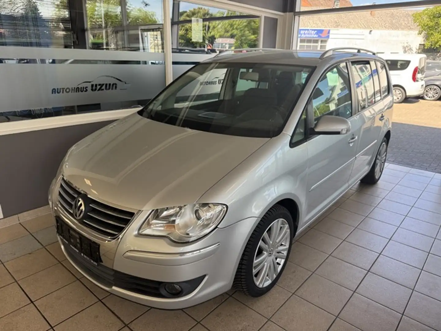 Volkswagen Touran 1.4 TSI Highline 1. Hand ab.AHK PDC Silber - 2