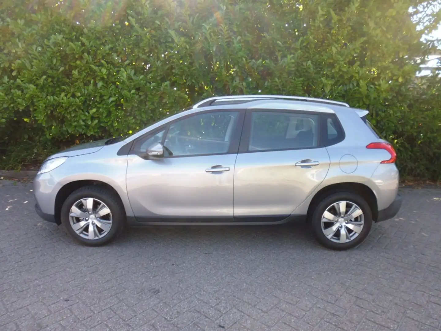 Peugeot 2008 1.2 Vti Active CRUISE NAVI LMV ESP PDC ECC Grijs - 2