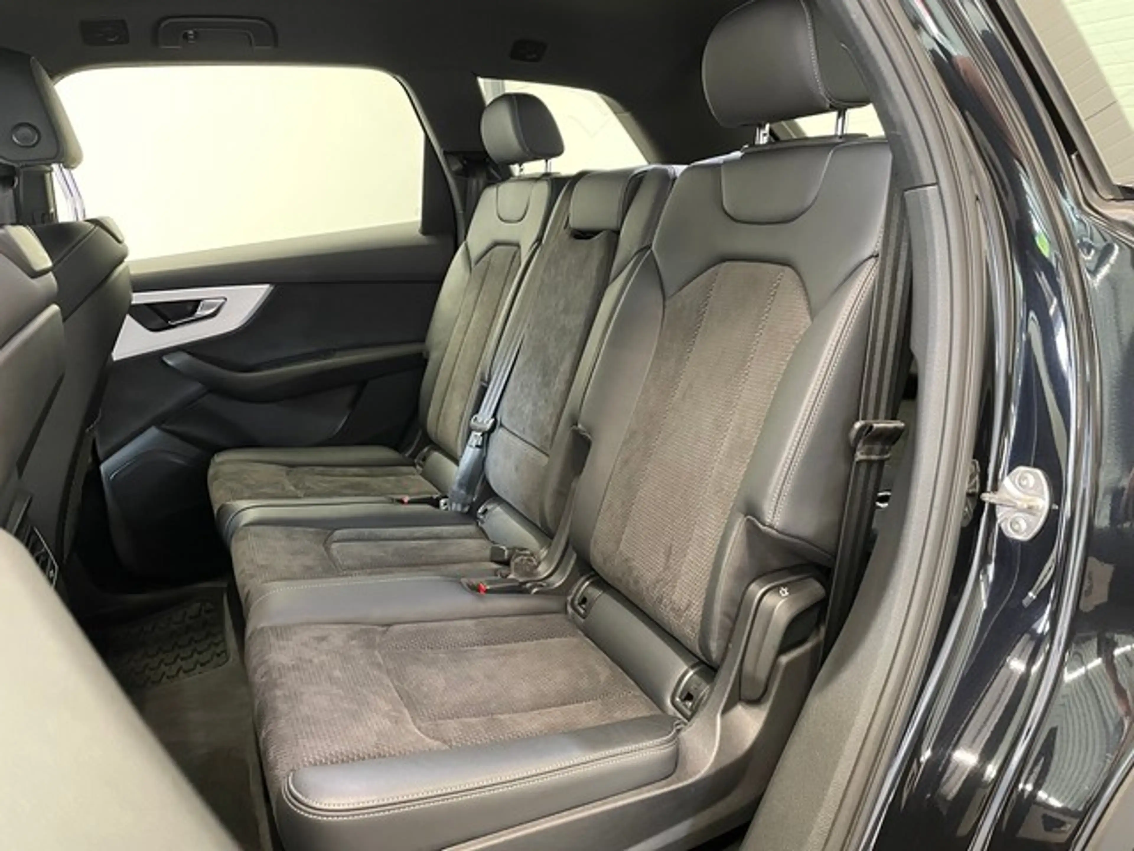 Audi Q7 50 TDI quattro AHK+NAVI+ACC+RFK+MATRIX — photo 13