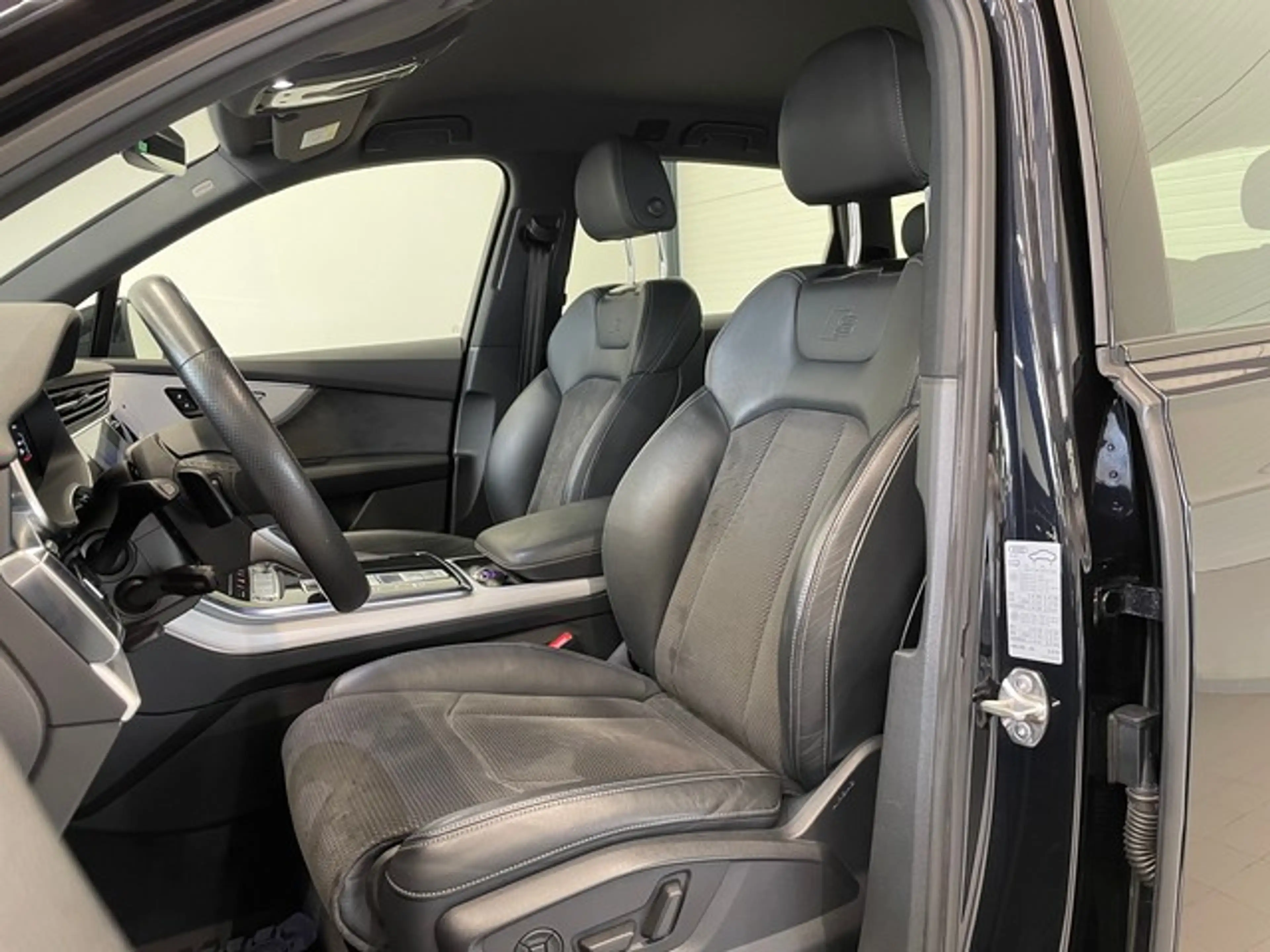 Audi Q7 50 TDI quattro AHK+NAVI+ACC+RFK+MATRIX — photo 12