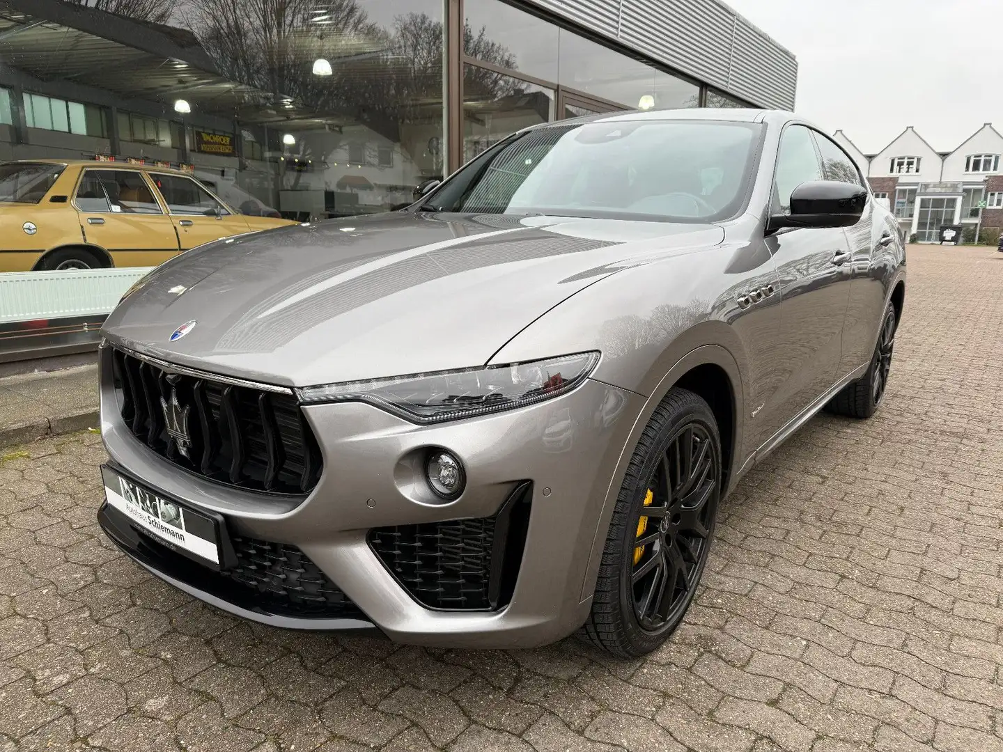 Maserati Levante GranSport Diesel Q4 21"/PANO/NERISSIMO Grau - 1