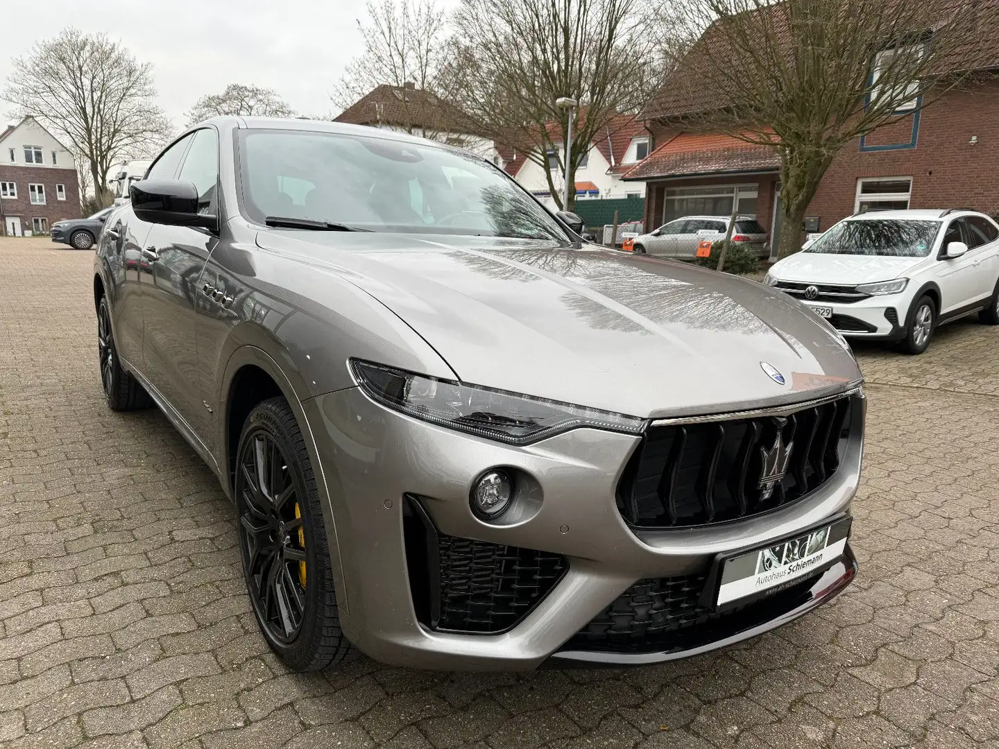 Maserati Levante GranSport Diesel Q4 21"/PANO/NERISSIMO Grau - 2