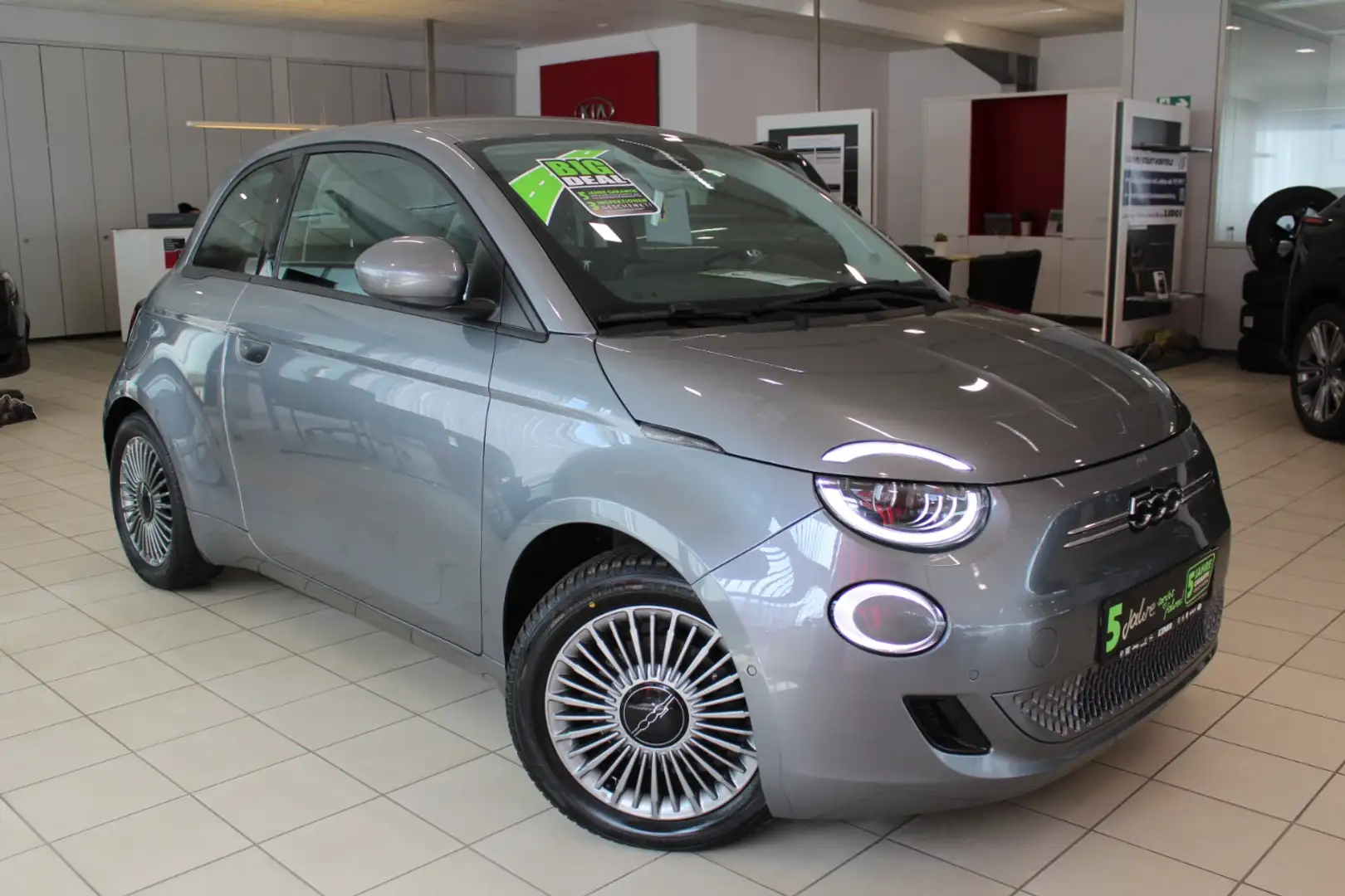 Fiat 500e Lim. ICON 42kWh Navi+SHZ+Winterp.+Kam.+LM Gris - 2