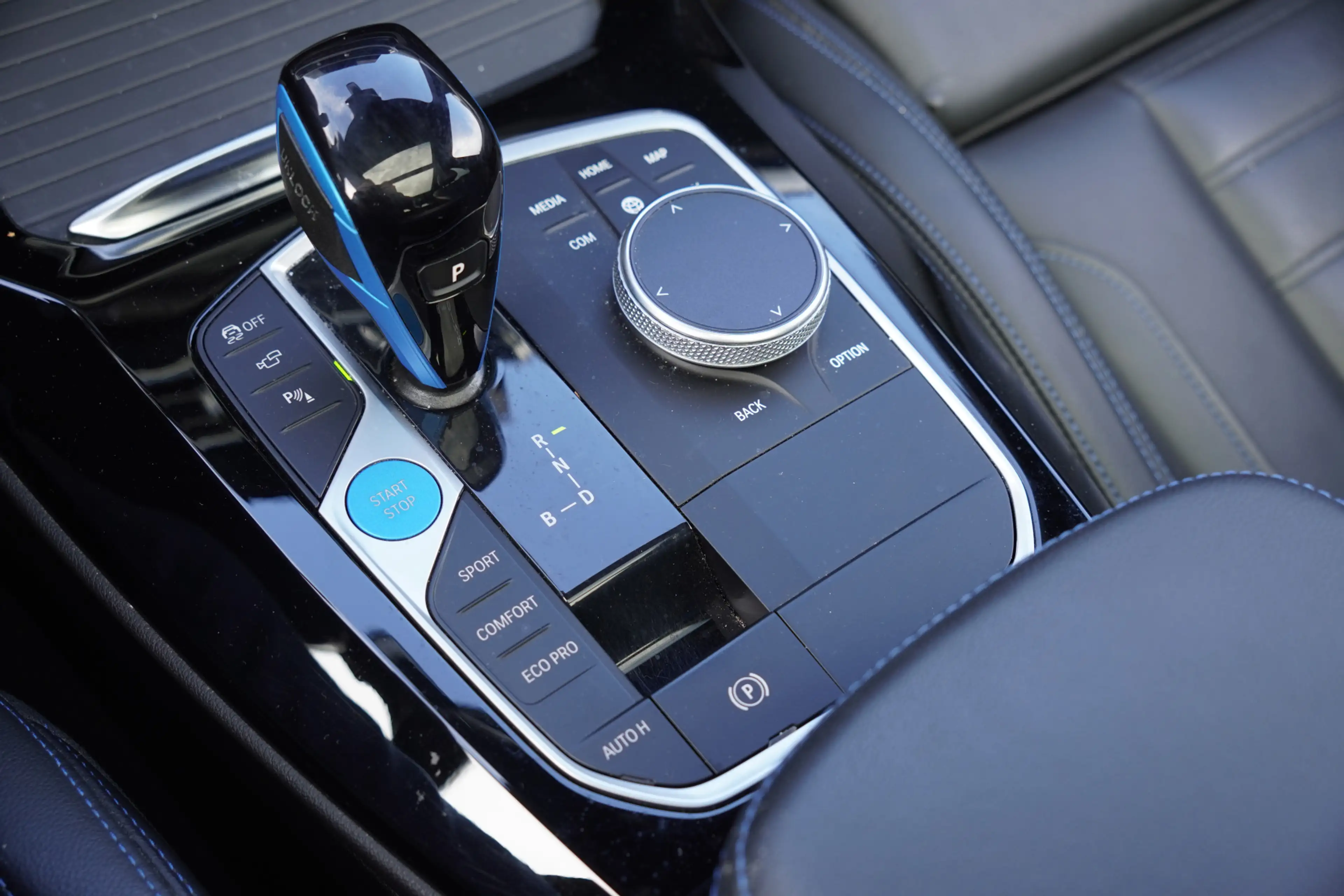 BMW iX3 High Executive 80 kWh / SOH 93% / Panoramadak / Tr — photo 11