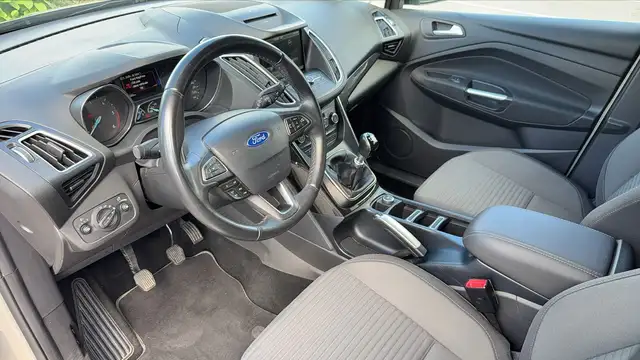 Ford C-Max view 8