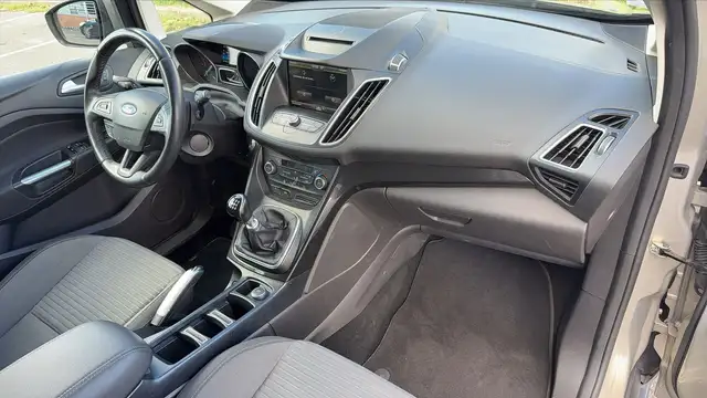 Ford C-Max view 10