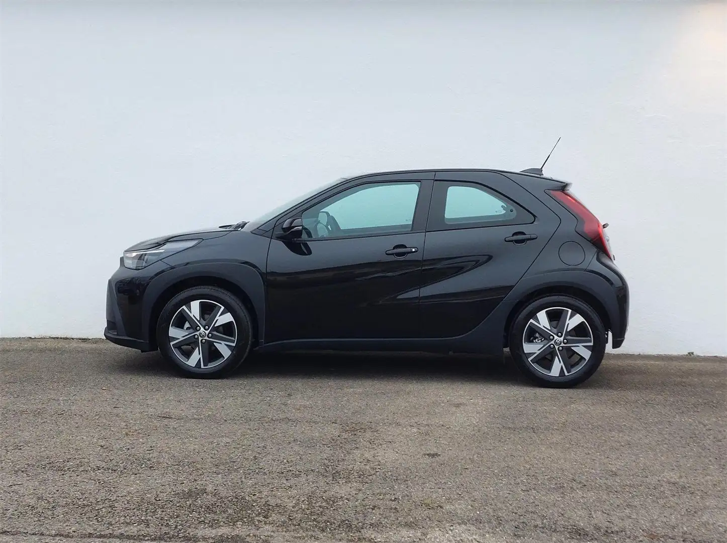 Toyota Aygo X AYGO X 1,5 l Active CVT Schwarz - 2