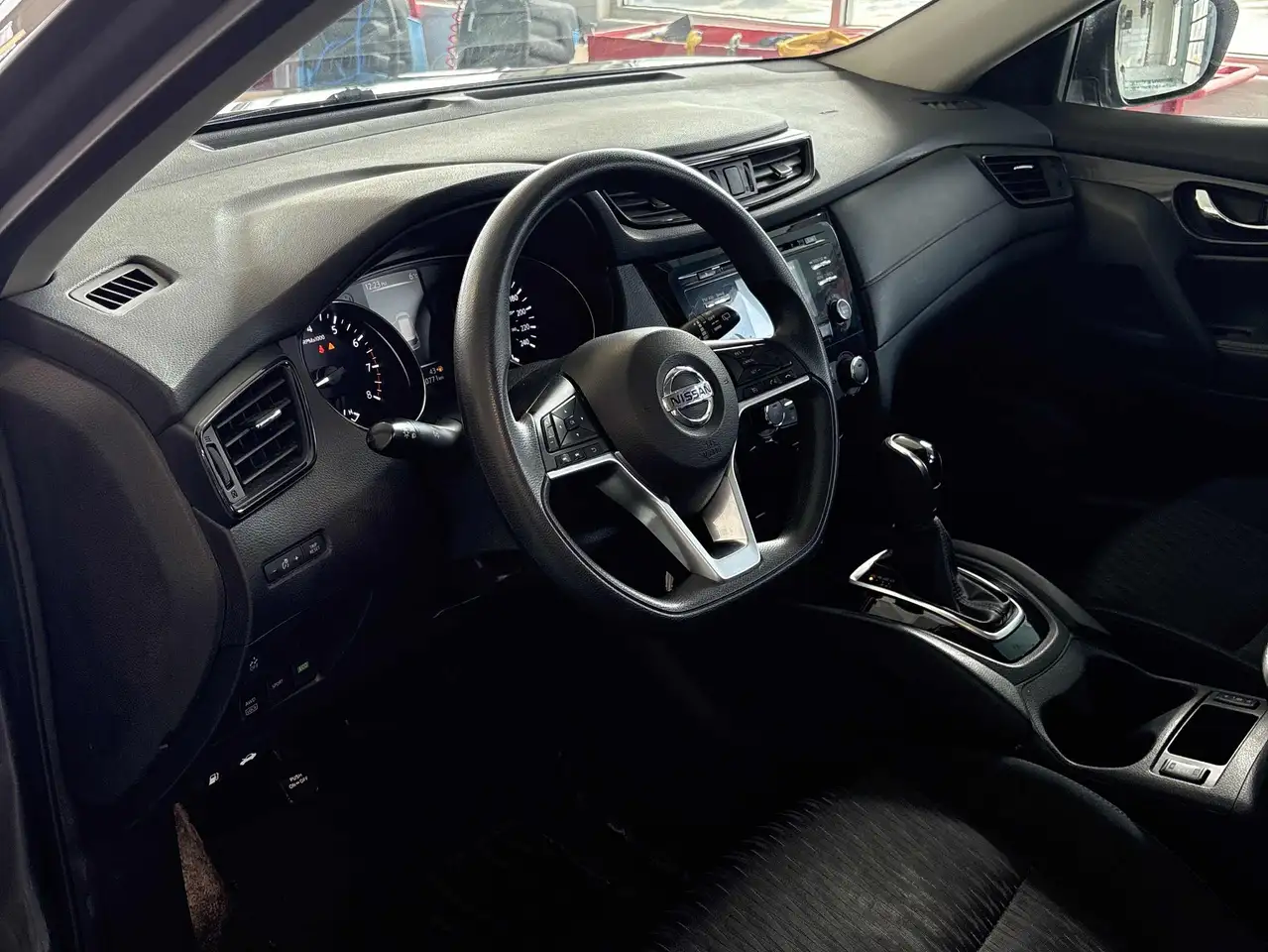 Nissan Rogue снимка Nissan Rogue